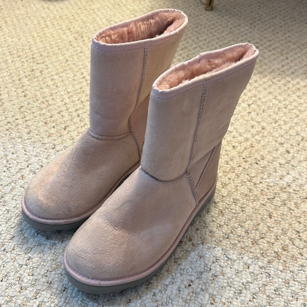 Pink Uggs size 7